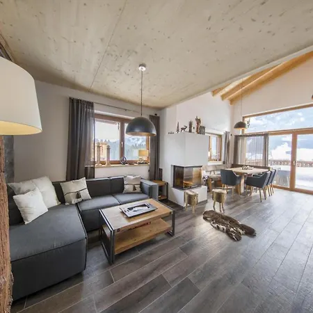 Alpine With Mountain Views Neukirchen am Großvenediger