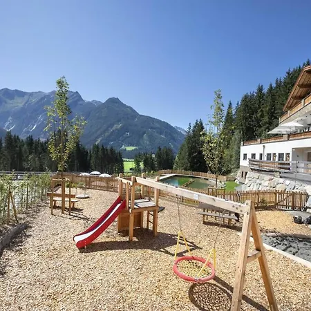 Alpine With Mountain Views Chalet Neukirchen am Großvenediger