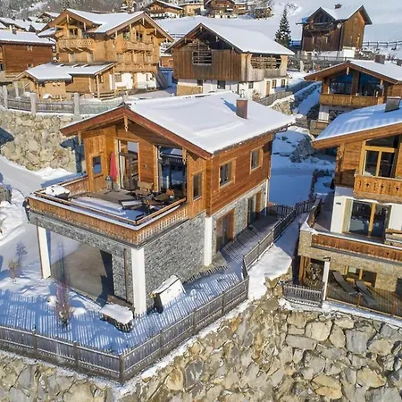 Chalet Alpine With Mountain Views