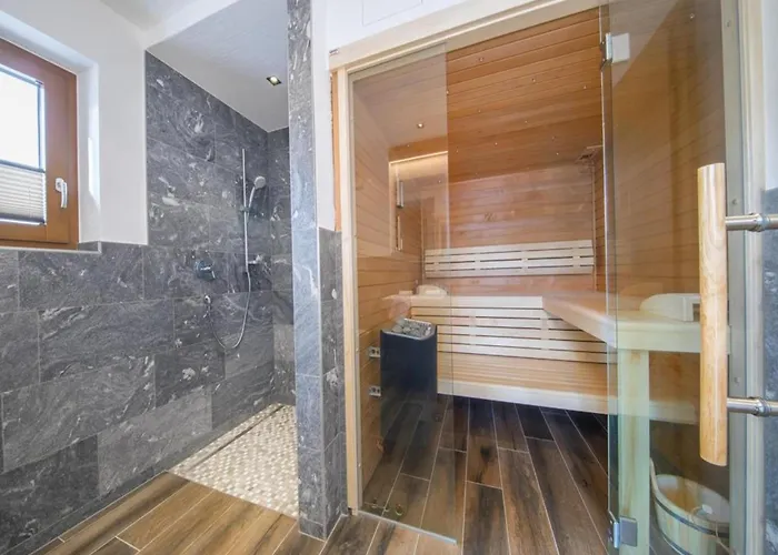 Alpine With Mountain Views Neukirchen am Großvenediger