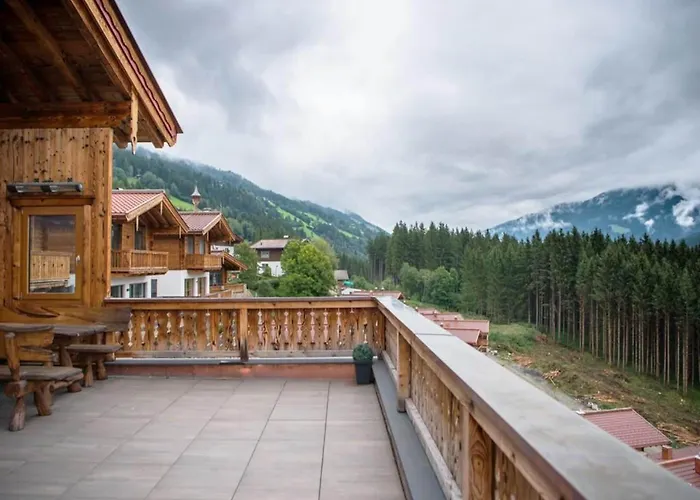 Alpine With Mountain Views Chalet Neukirchen am Großvenediger