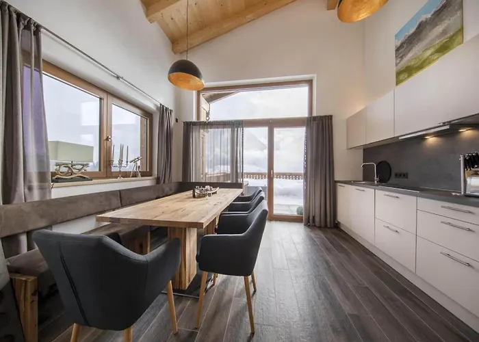Alpine With Mountain Views Chalet Neukirchen am Großvenediger