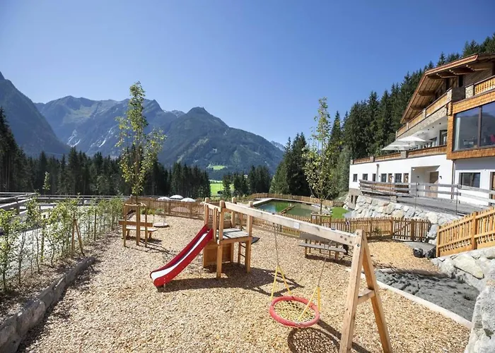 Alpine With Mountain Views Chalet Neukirchen am Großvenediger