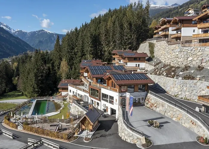Chalet Alpine With Mountain Views Neukirchen am Großvenediger
